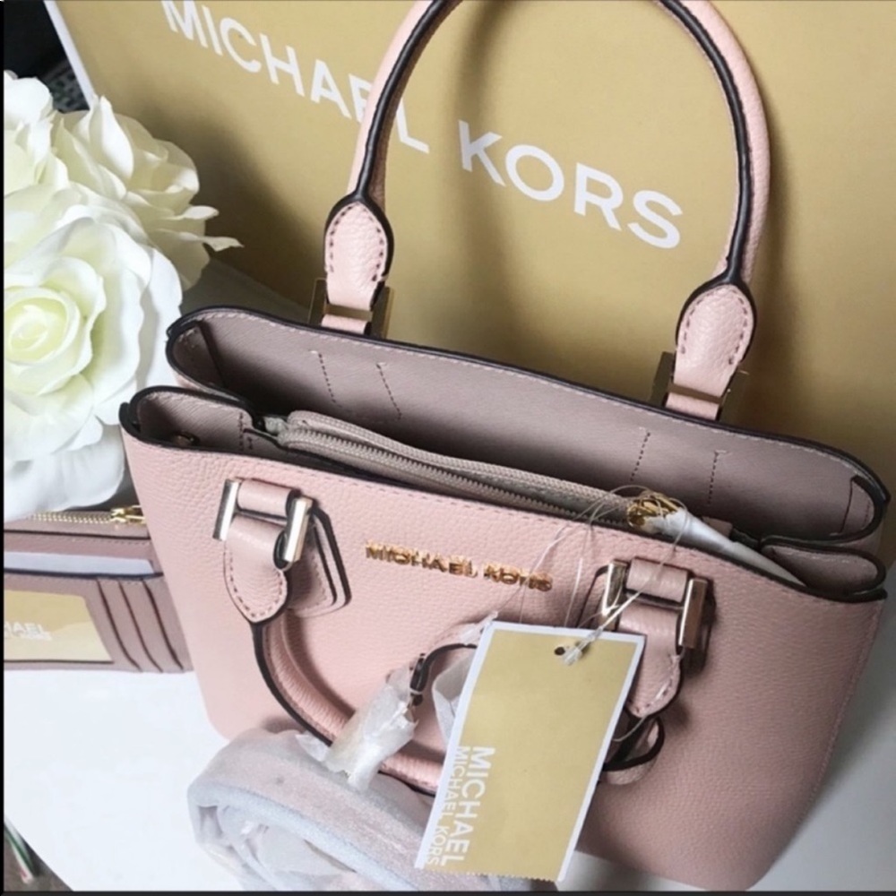 Michael Kors Purse Adele Zip Top Coin Pouch - Picture 5 of 7